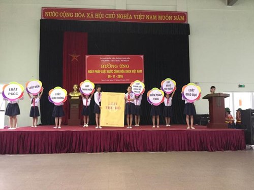 Trường Tiểu học Ái Mộ B hưởng ứng Ngày pháp luật nước Cộng hòa XHCN Việt Nam